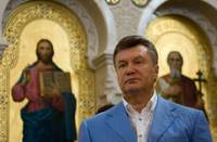 Янукович принял участие в Пасхальном богослужении и поздравил народ с Пасхой